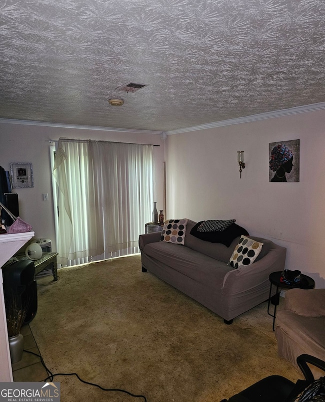 908_Pine_Oak_Trail_living.jpg