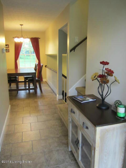 Ash Ave 2917 - aa Tiled Entry (2)