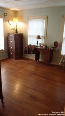 706 Everest St, San Antonio, TX 78209 - photo 4