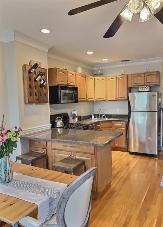 691 E 8th St unit 3, Boston, MA 02127 - photo 3