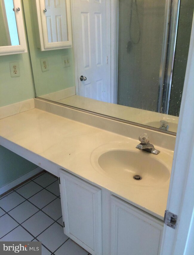 20410 Shore Harbour Dr unit 6R, Germantown, MD 20874 - photo 5