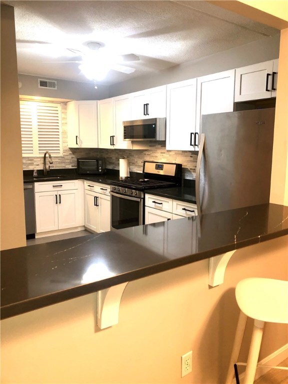 650 E Greenwich Ave unit 6-403, West Warwick, RI 02893 - photo 6