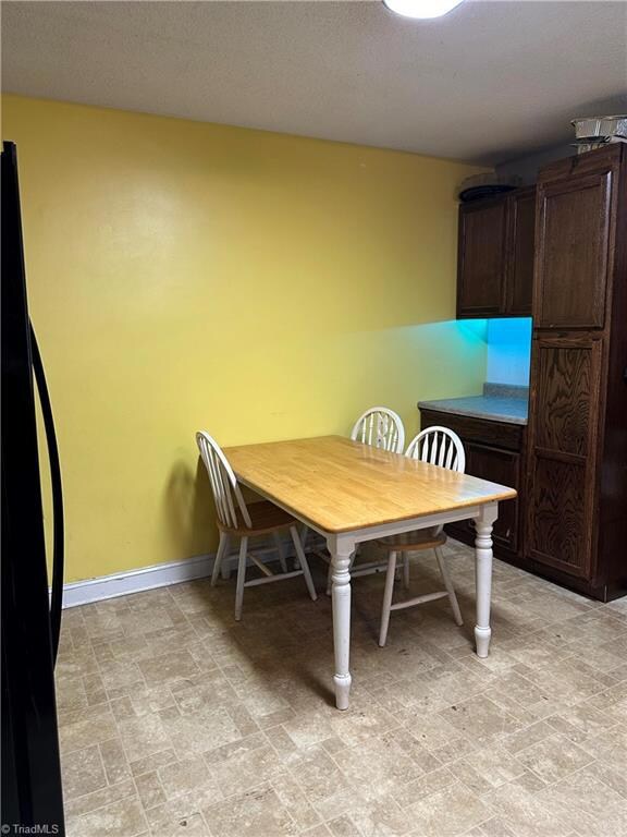 Eat-In-Kitchen