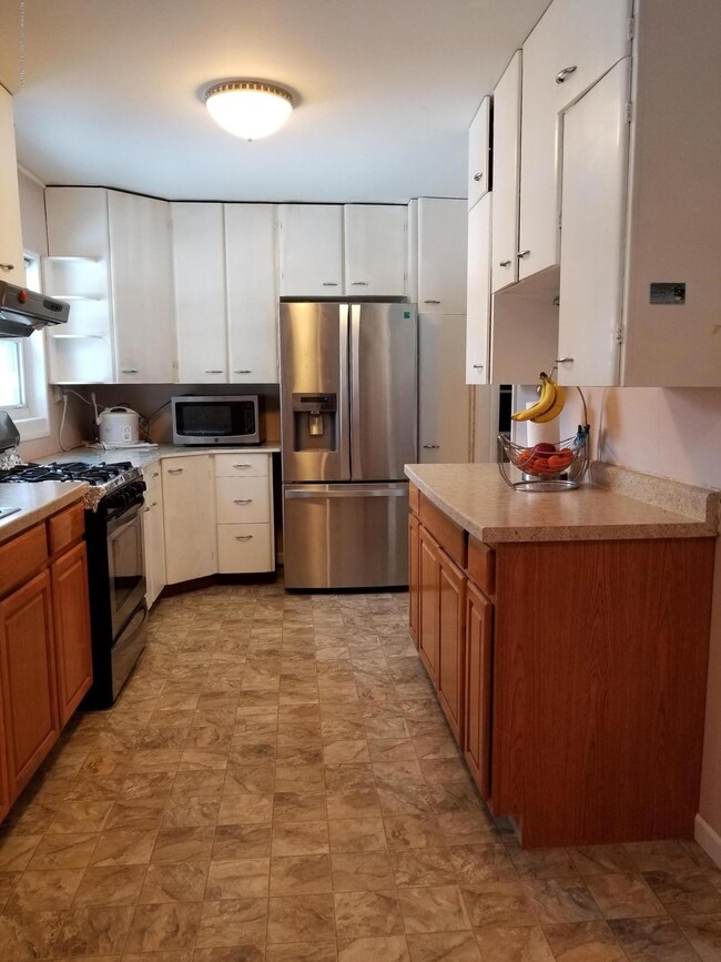 1309 W Willow St, Lansing, MI 48915 - photo 2