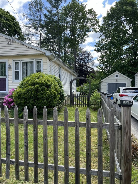 28 Errol St, Warwick, RI 02888 - photo 4