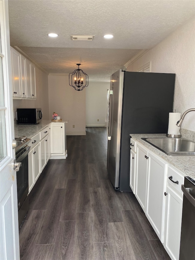 3940 Laura Leigh Dr, Friendswood, TX 77546 - photo 3