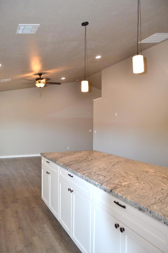 282 Gamay Dr, Cave Junction, OR 97523 - photo 6