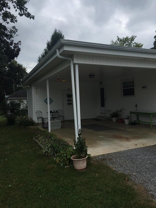 911 Adams Dr, Shelbyville, TN 37160 - photo 3