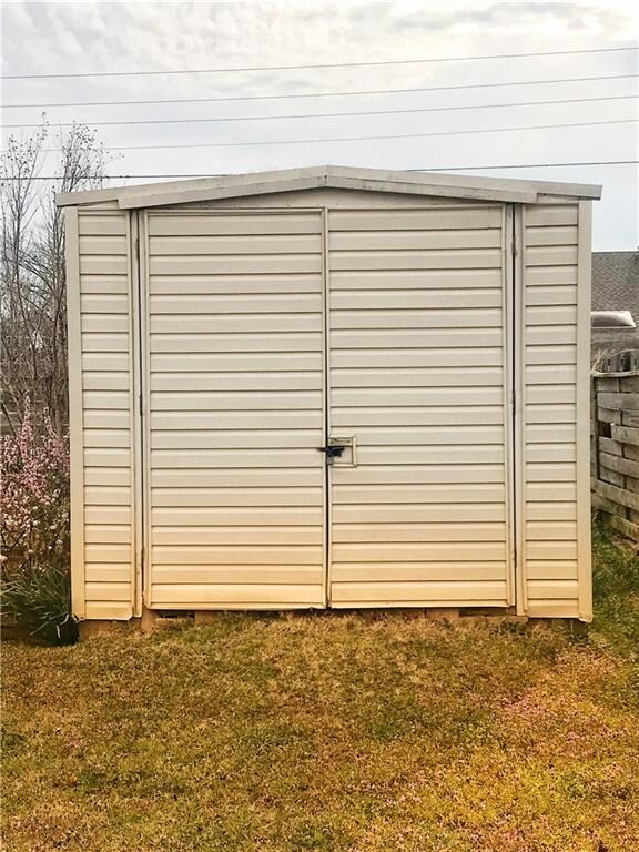 1817 N Minnesota Ave, Shawnee, OK 74804 - photo 5