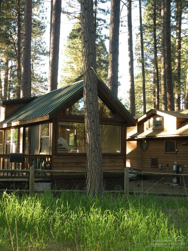 25615 SW Cold Springs Resort Ln unit 17, Camp Sherman, OR 97730 - photo 2