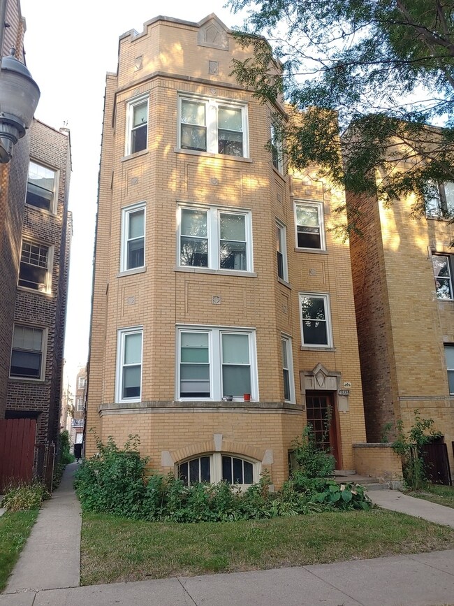 6225 N Washtenaw Ave, Chicago, IL 60659 - photo 2