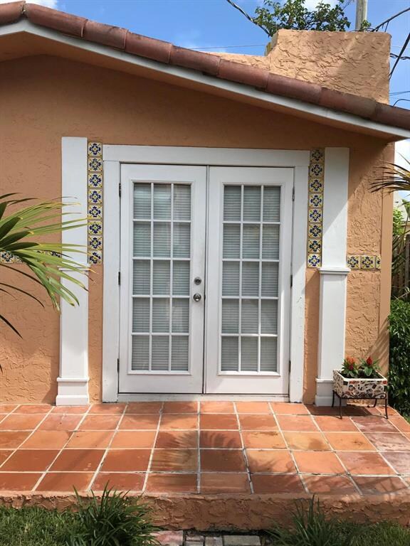 521 39th St unit (Back Cottage), West Palm Beach, FL 33407 - photo 2