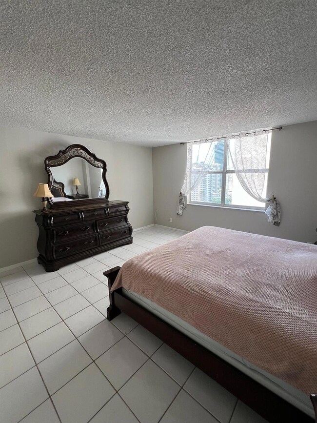 Prince George unit 17H, Hallandale Beach, FL 33009 - photo 5