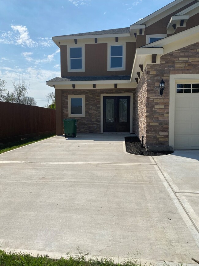 120 Palmyra St, Houston, TX 77022 - photo 3