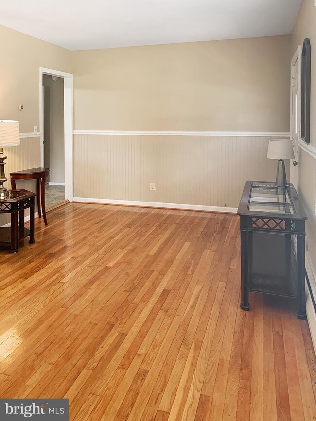 9814 Monroe St, Cockeysville, MD 21030 - photo 4