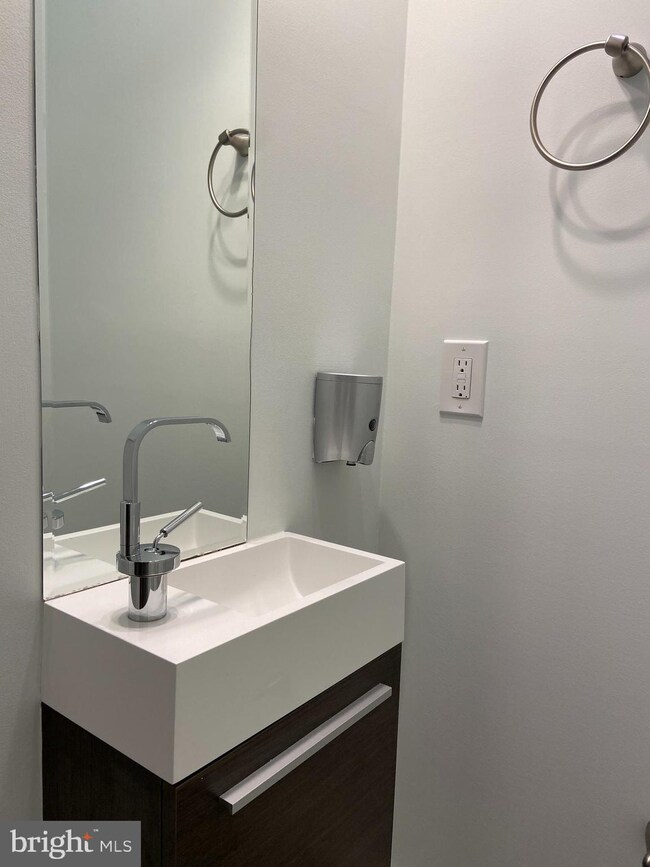 812 4th St NE unit B, Washington, DC 20002 - photo 6