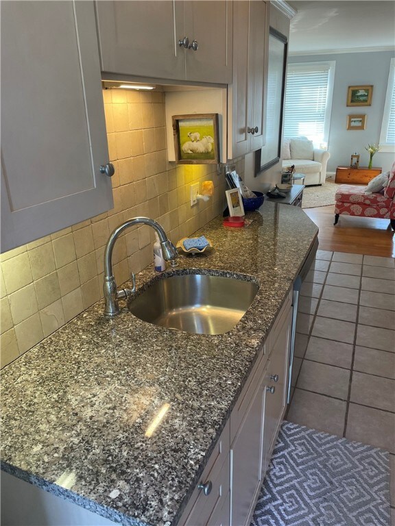 4 Carey St unit 2, Newport, RI 02840 - photo 5