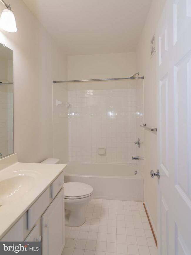 16836 Nuttal Oak Place unit 20, Woodbridge, VA 22191 - photo 7