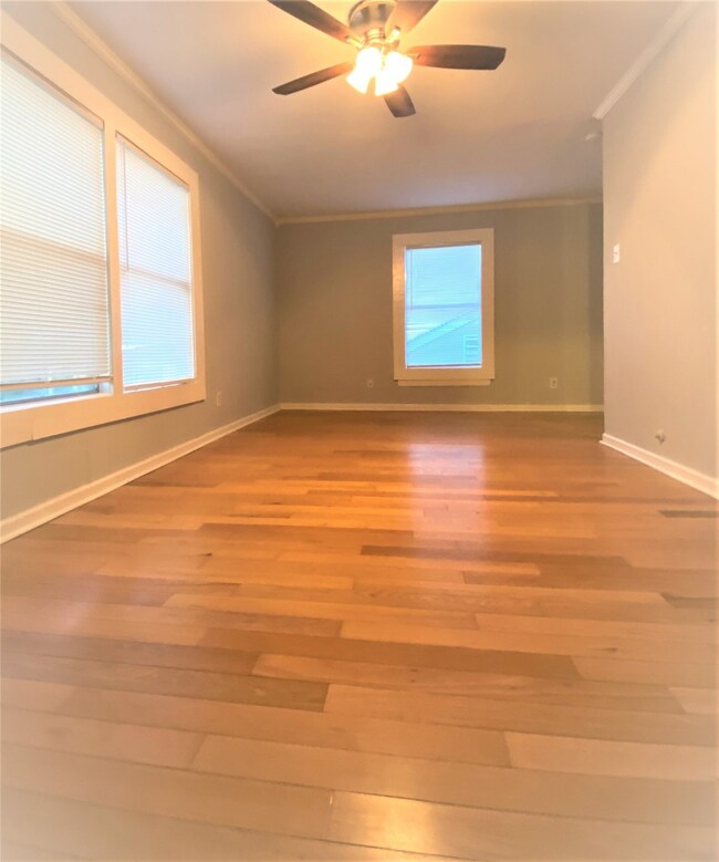 911 Byrne St unit 9, Houston, TX 77009 - photo 3