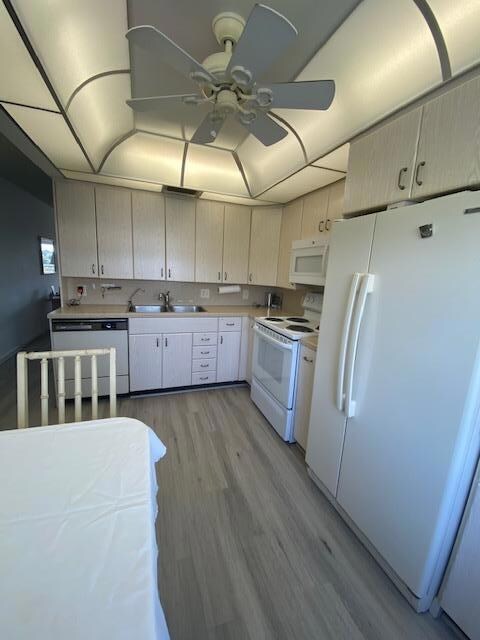 3098 Yarmouth E, Boca Raton, FL 33434 - photo 2