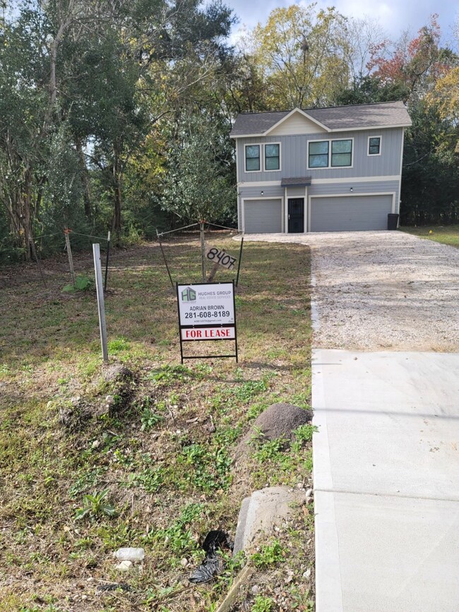 8407 Venus St, Houston, TX 77088 - photo 2