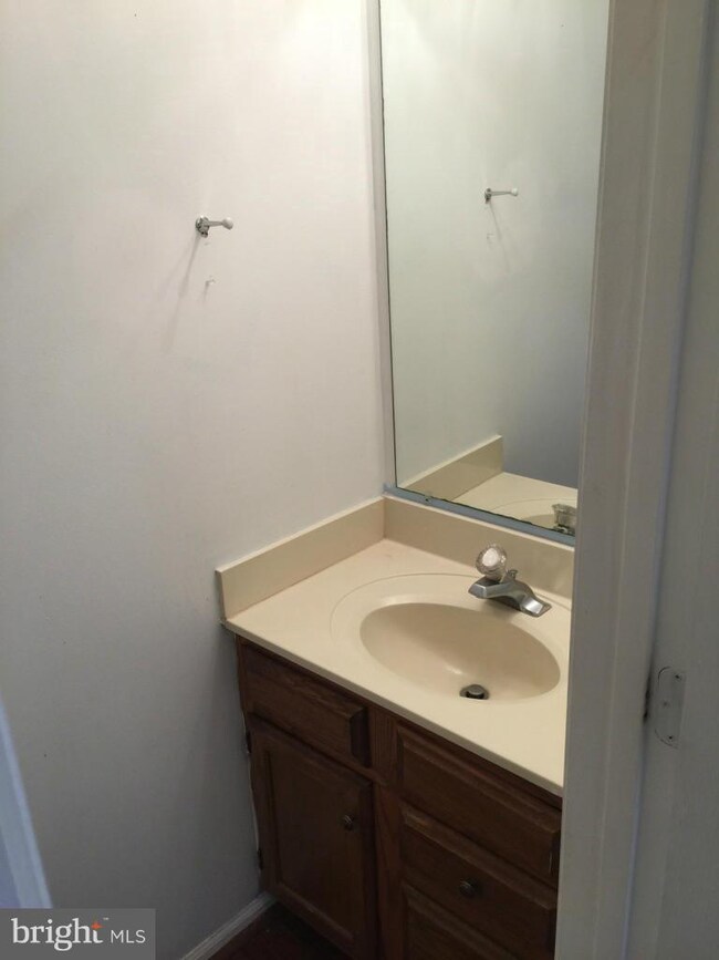 16998 Point Pleasant Ln, Dumfries, VA 22026 - photo 4