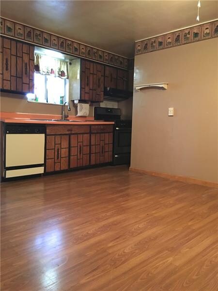 Eat-in Kitchen