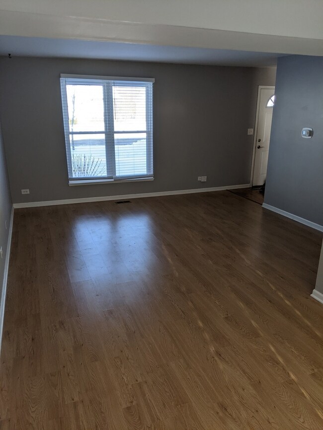 1031 Perry Dr, Algonquin, IL 60102 - photo 3