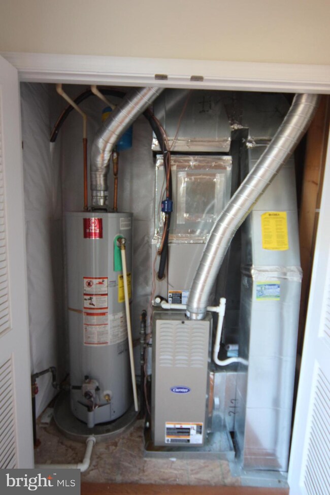 15595 John Diskin Cir unit 216, Woodbridge, VA 22191 - photo 2