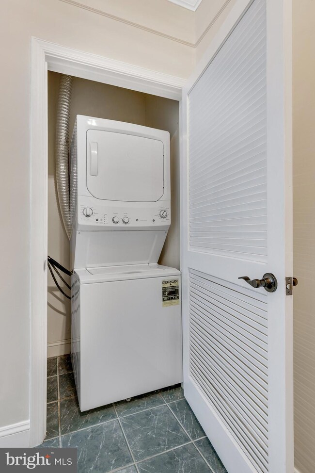 11314 Westbrook Mill Ln unit 202, Fairfax, VA 22030 - photo 6