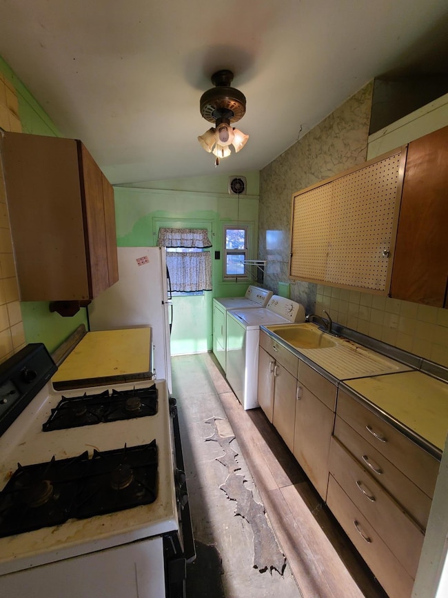 3912 Latham St, Rockford, IL 61103 - photo 6