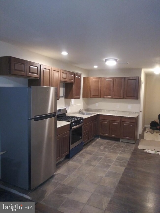 546 Walnut St, Camden, NJ 08103 - photo 4