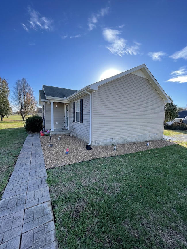 135 Leigh Anna Cir, Lafayette, TN 37083 - photo 2