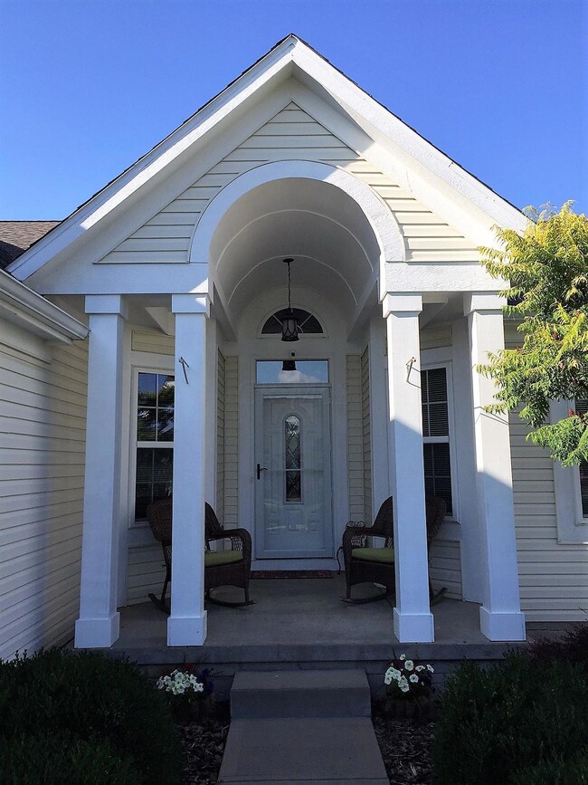 300 Nutmeg Ct, Circleville, OH 43113 - photo 2