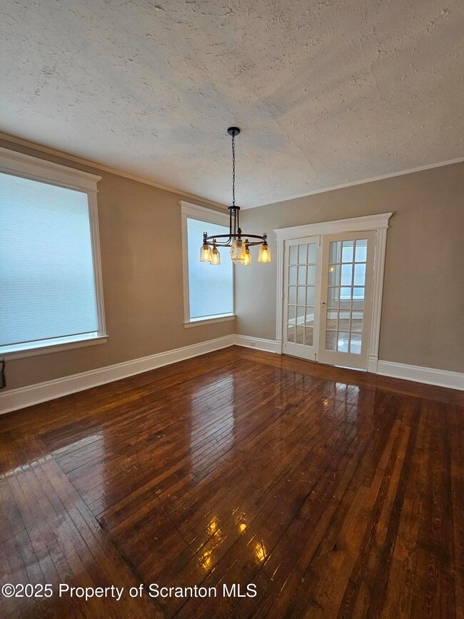 218 S Franklin St unit Fl 2, Wilkes Barre, PA 18701 - photo 6