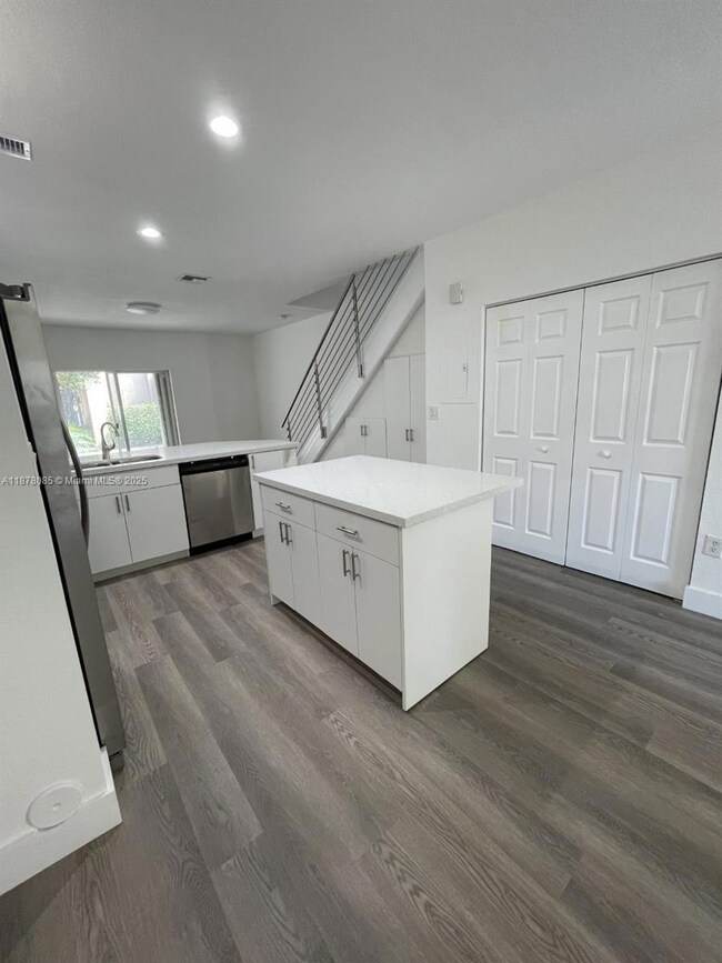 5725 NW 114th Path unit 106, Doral, FL 33178 - photo 2