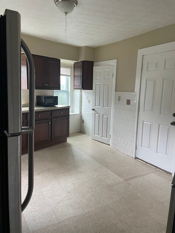 844 Canterbury St unit 3R, Boston, MA 02131 - photo 3