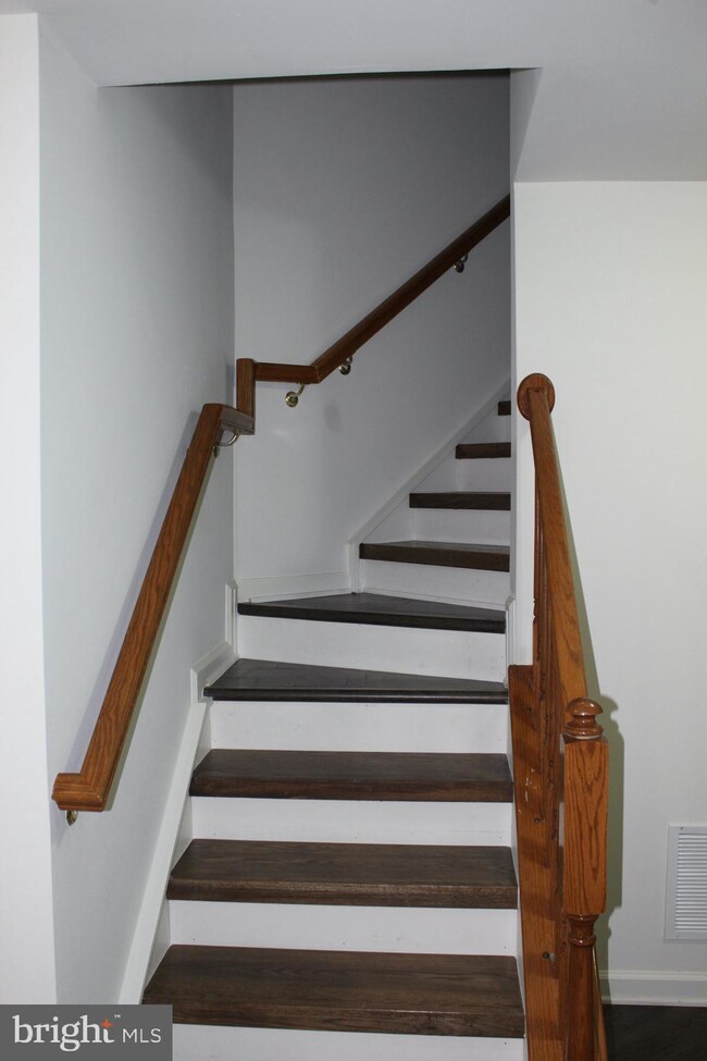 2548 Banshire Dr, Herndon, VA 20171 - photo 2