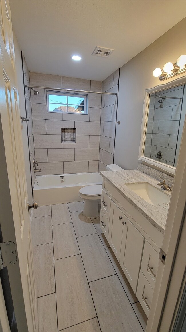 305 E St, Alvin, TX 77511 - photo 6