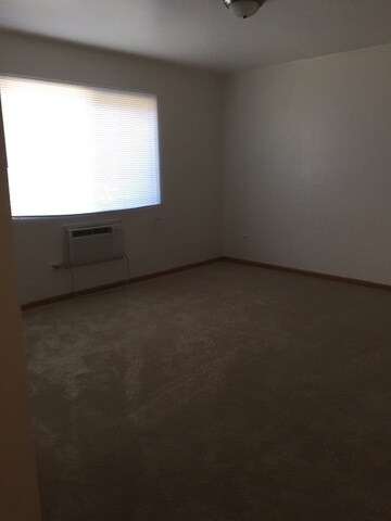 2909 Willow Ln unit 8, Zion, IL 60099 - photo 5