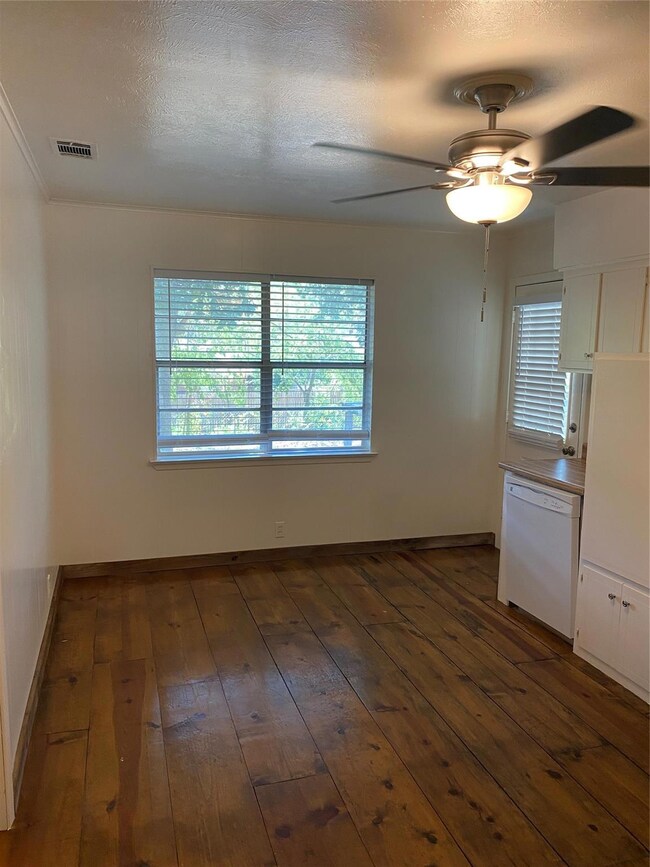 2118 Mercedes Rd, Denton, TX 76205 - photo 6