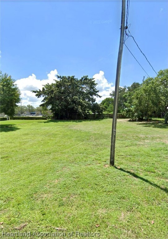 344 E Hibiscus St, Lake Placid, FL 33852 - photo 3