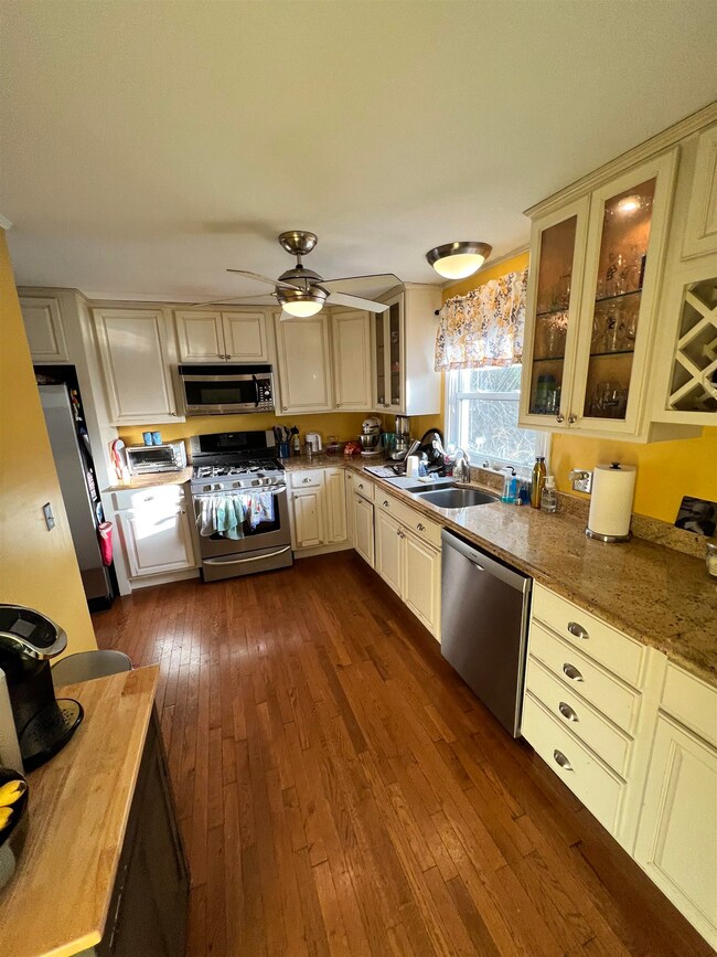 329 Bayside Rd, Greenland, NH 03840 - photo 3