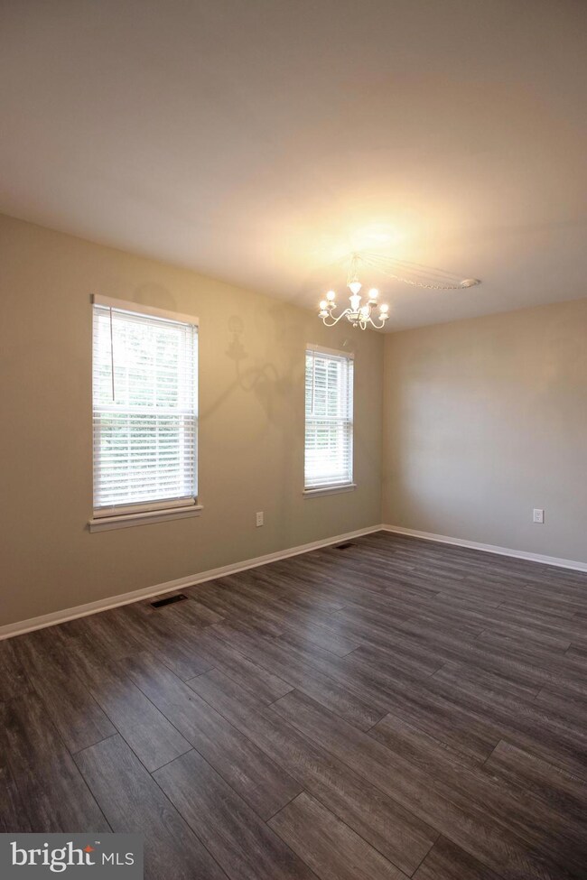 9659 Lindenbrook St, Fairfax, VA 22031 - photo 2