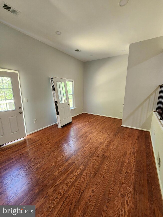 1955 Mayflower Dr, Woodbridge, VA 22192 - photo 7