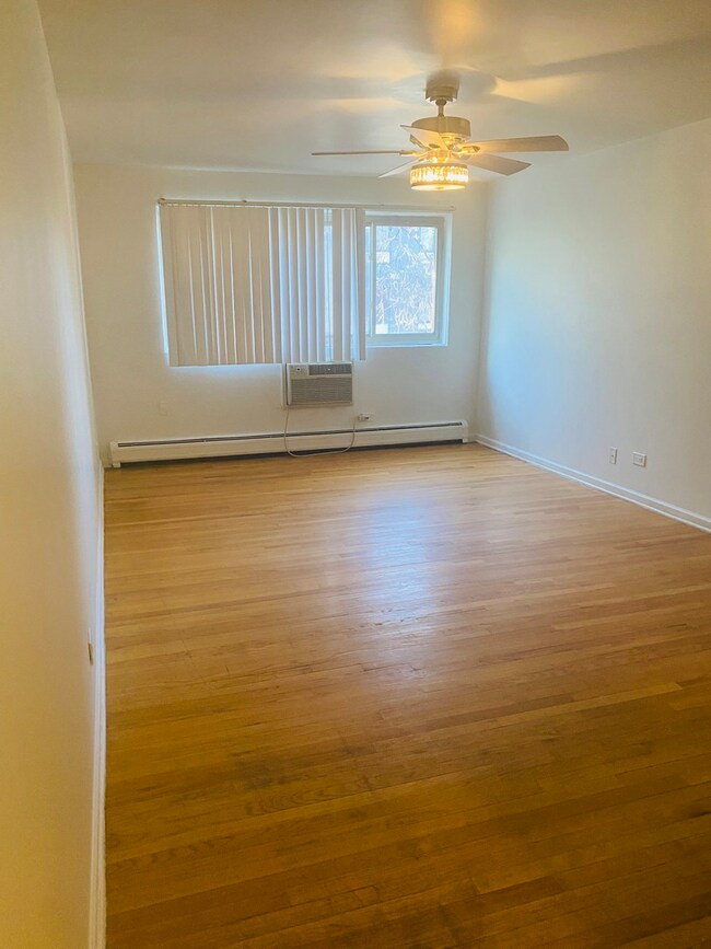 1415 W Lunt Ave unit 301, Chicago, IL 60626 - photo 4