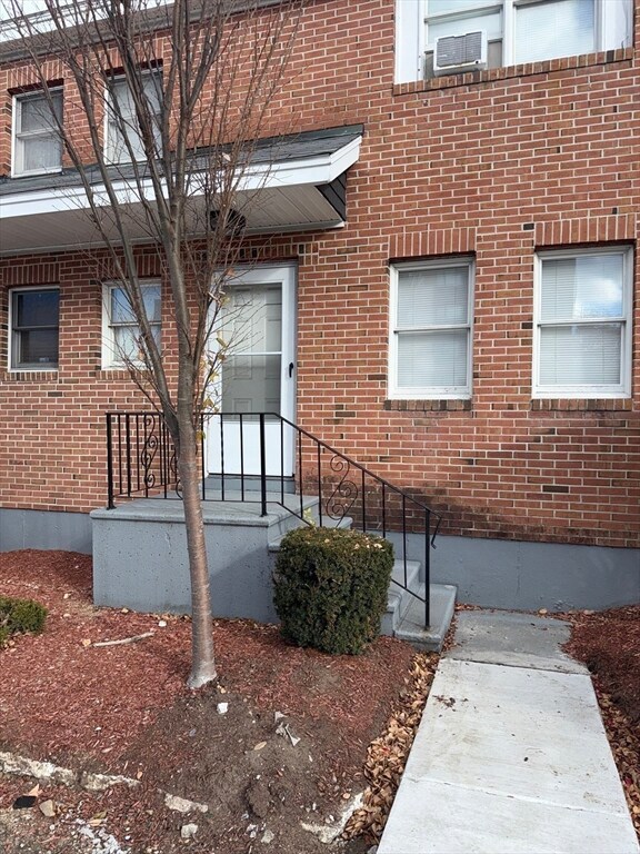 131A Lawrence St unit 40, Lawrence, MA 01841 - photo 2