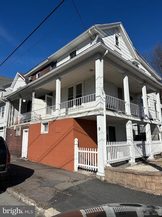 9 N Greenwood St, Tamaqua, PA 18252 - photo 2