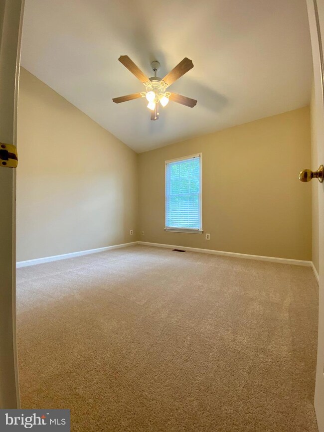 9682 Woodhenge Ct, Burke, VA 22015 - photo 7