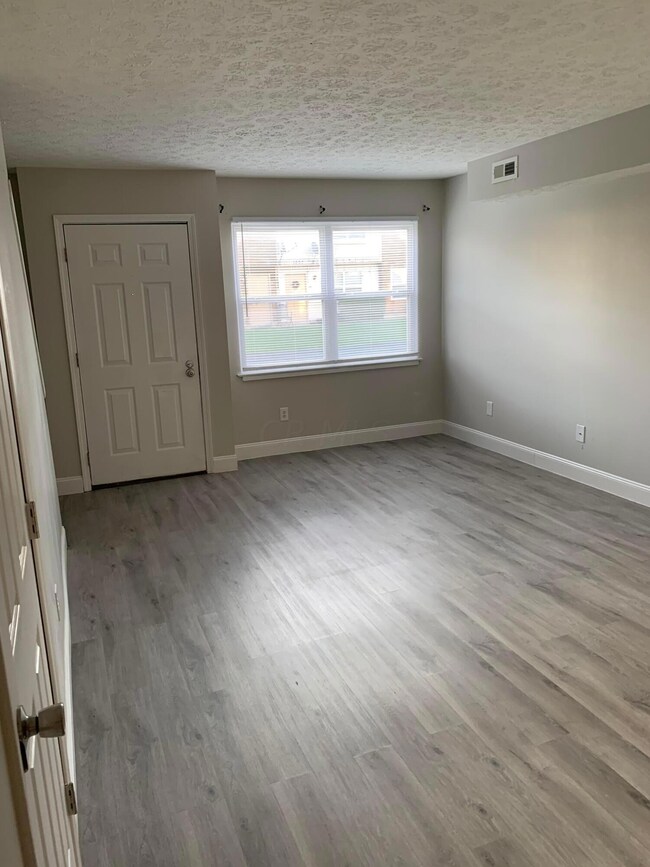 Photo Worthington Row 1594-1600 Living R